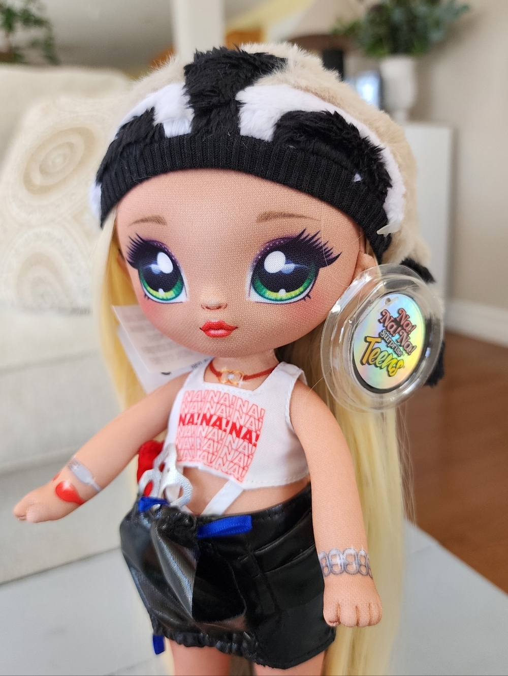 🦝 Na! Na! Na! Large Surprise Teens Gretchen Stripes 11" Fashion Doll Racoon - Picture 5 of 7